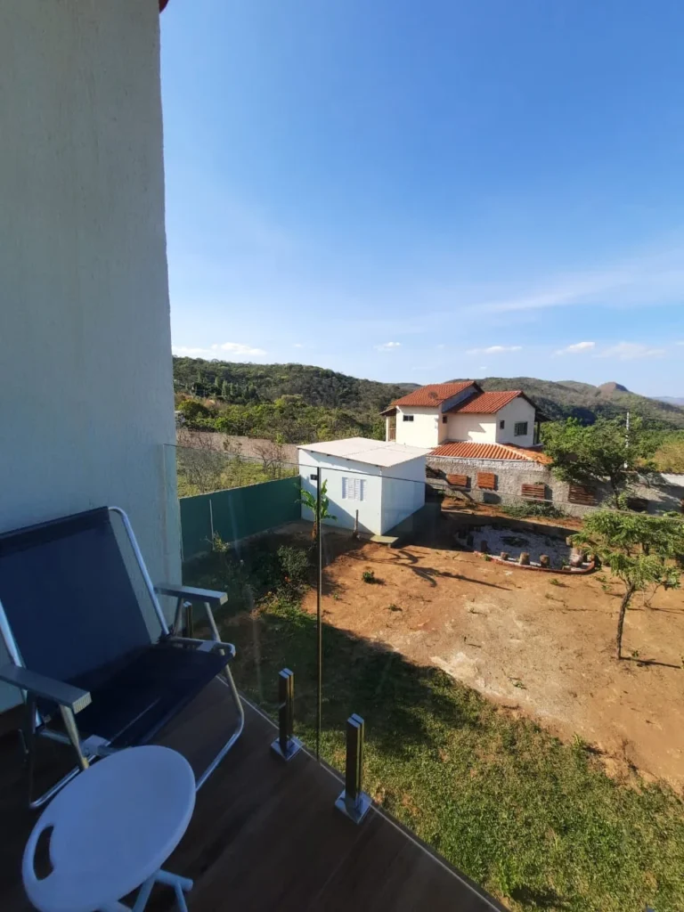 ALUGA-SE CASA COM 2 QUARTOS – BAIRRO ELDORADO – ALTO PARAÍSO DE GOIÁS