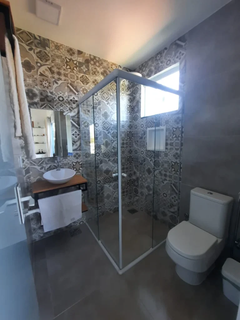 ALUGA-SE CASA COM 2 QUARTOS – BAIRRO ELDORADO – ALTO PARAÍSO DE GOIÁS
