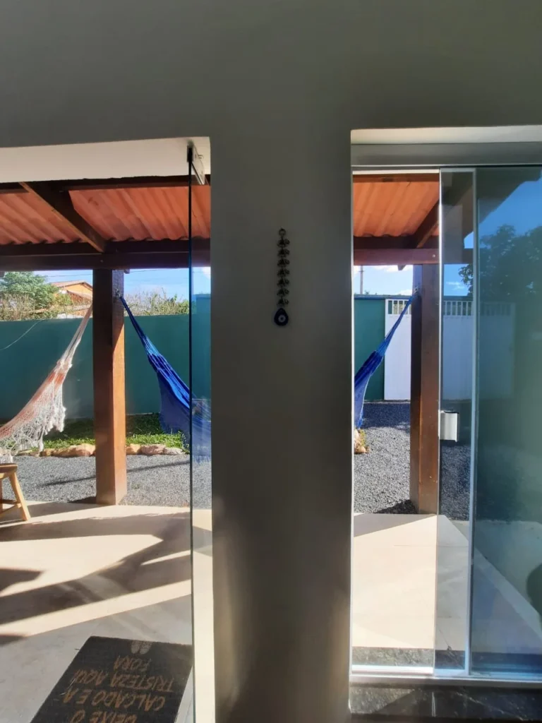 ALUGA-SE CASA COM 2 QUARTOS – BAIRRO ELDORADO – ALTO PARAÍSO DE GOIÁS