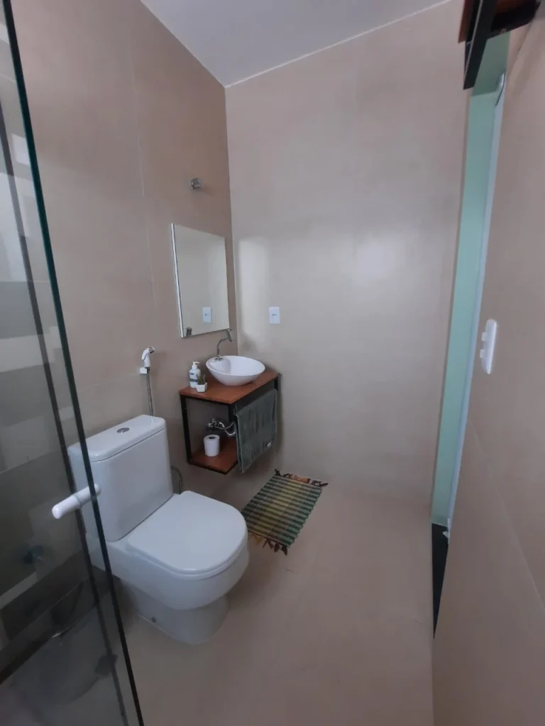 ALUGA-SE CASA COM 2 QUARTOS – BAIRRO ELDORADO – ALTO PARAÍSO DE GOIÁS