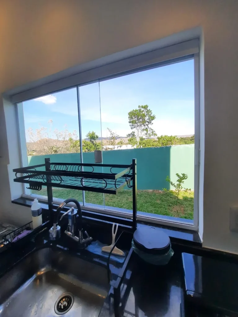ALUGA-SE CASA COM 2 QUARTOS – BAIRRO ELDORADO – ALTO PARAÍSO DE GOIÁS