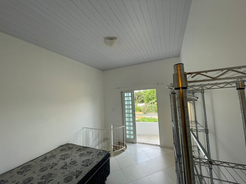 🏡 ALUGA-SE APARTAMENTO SEMI MOBILIADO – REGIÃO CENTRAL!