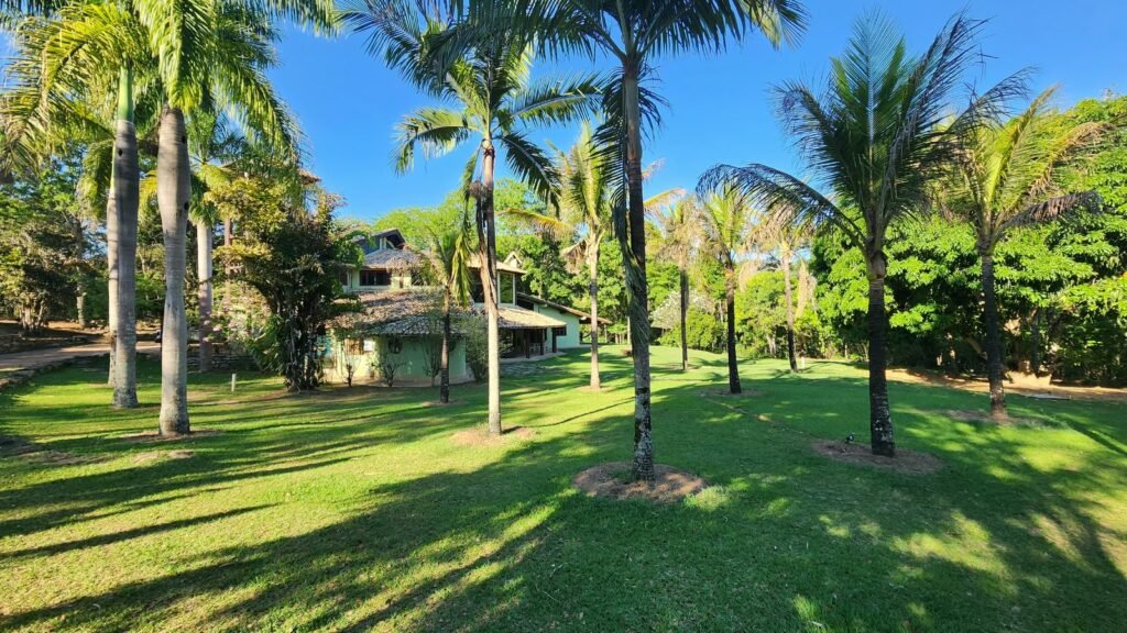🌿 Propriedade Exclusiva de 4 Hectares no Morrão com 3 Casas, Mirante e Natureza Preservada – R$ 4 Milhões