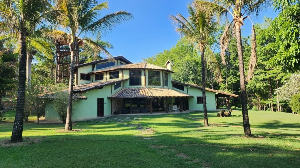 🌿 Propriedade Exclusiva de 4 Hectares no Morrão com 3 Casas, Mirante e Natureza Preservada – R$ 4 Milhões