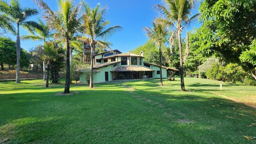 🌿 Propriedade Exclusiva de 4 Hectares no Morrão com 3 Casas, Mirante e Natureza Preservada – R$ 4 Milhões