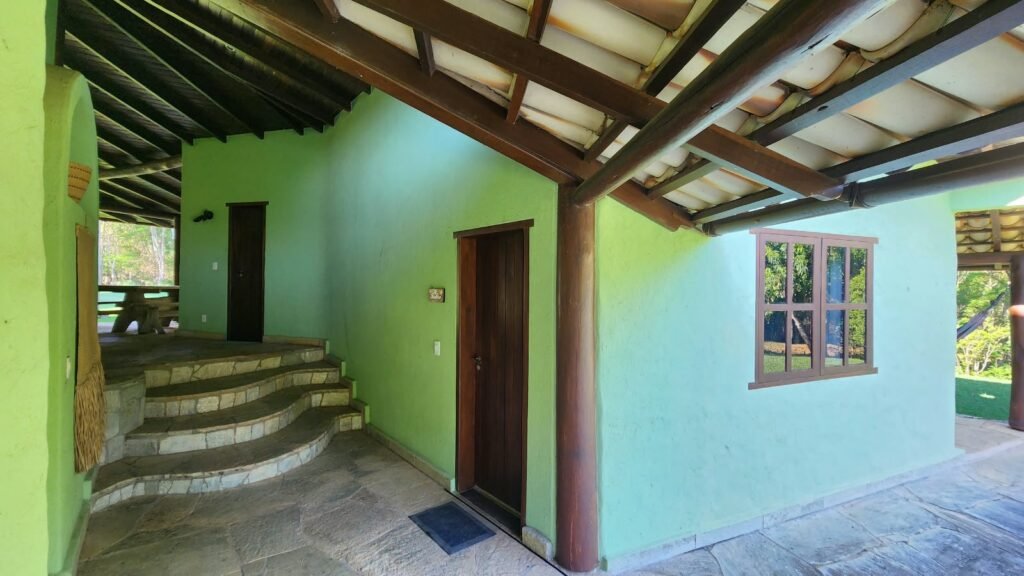 🌿 Propriedade Exclusiva de 4 Hectares no Morrão com 3 Casas, Mirante e Natureza Preservada – R$ 4 Milhões