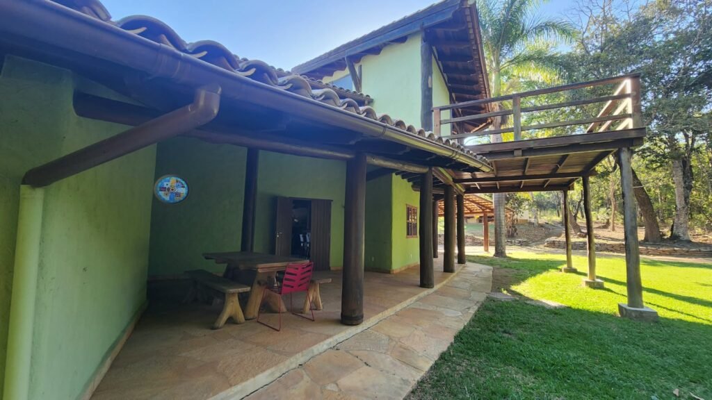 🌿 Propriedade Exclusiva de 4 Hectares no Morrão com 3 Casas, Mirante e Natureza Preservada – R$ 4 Milhões