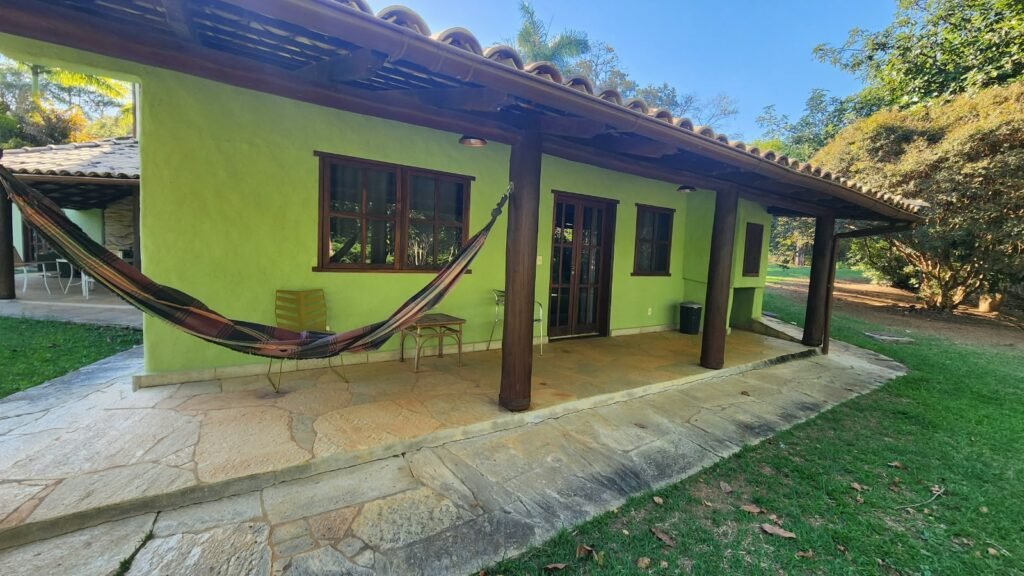🌿 Propriedade Exclusiva de 4 Hectares no Morrão com 3 Casas, Mirante e Natureza Preservada – R$ 4 Milhões