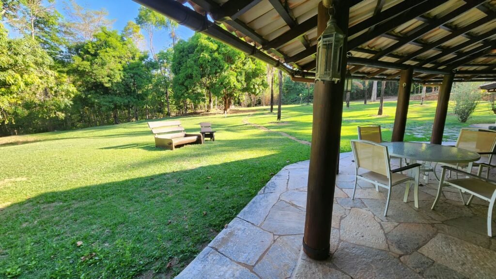 🌿 Propriedade Exclusiva de 4 Hectares no Morrão com 3 Casas, Mirante e Natureza Preservada – R$ 4 Milhões