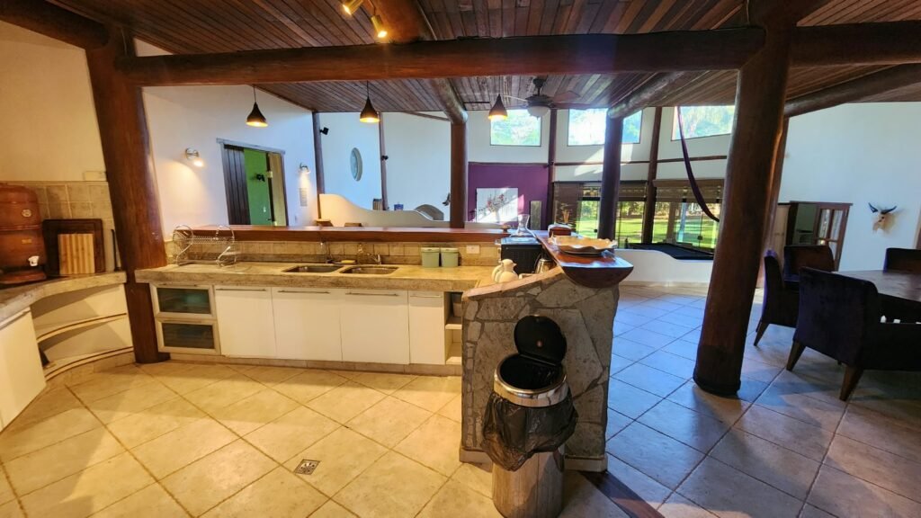 🌿 Propriedade Exclusiva de 4 Hectares no Morrão com 3 Casas, Mirante e Natureza Preservada – R$ 4 Milhões