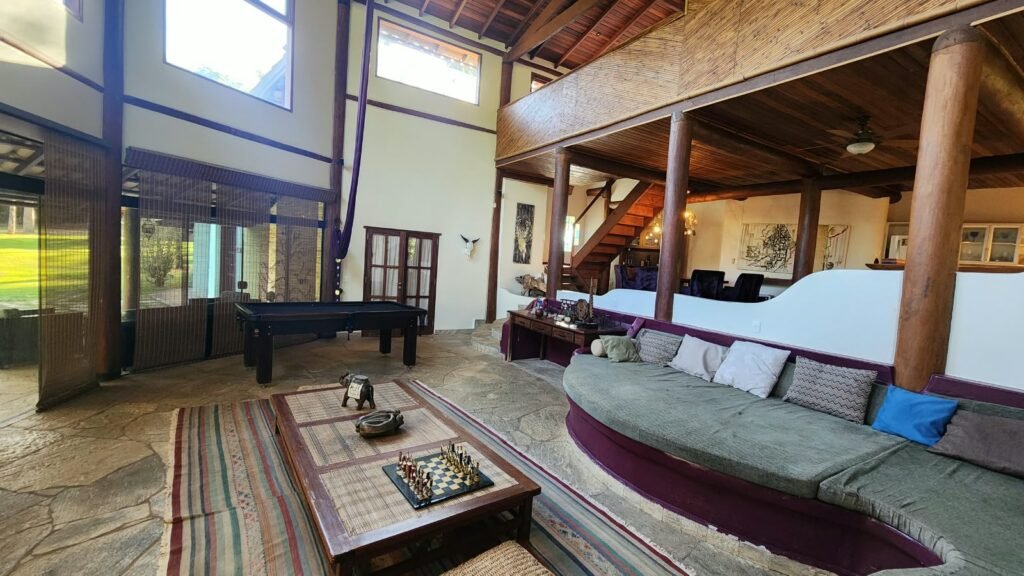 🌿 Propriedade Exclusiva de 4 Hectares no Morrão com 3 Casas, Mirante e Natureza Preservada – R$ 4 Milhões