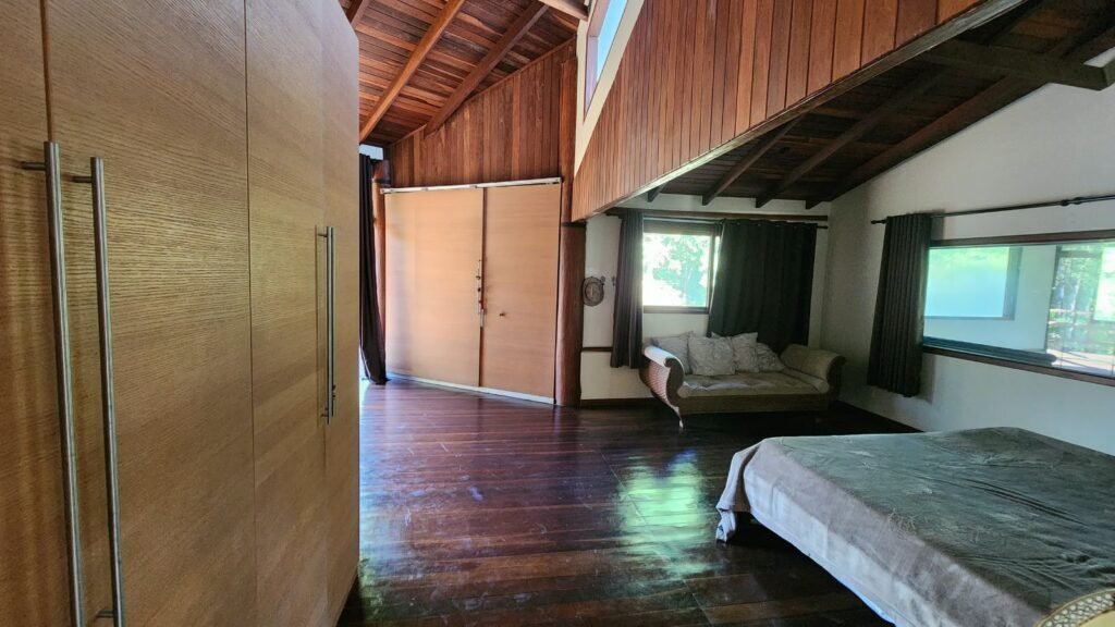 🌿 Propriedade Exclusiva de 4 Hectares no Morrão com 3 Casas, Mirante e Natureza Preservada – R$ 4 Milhões