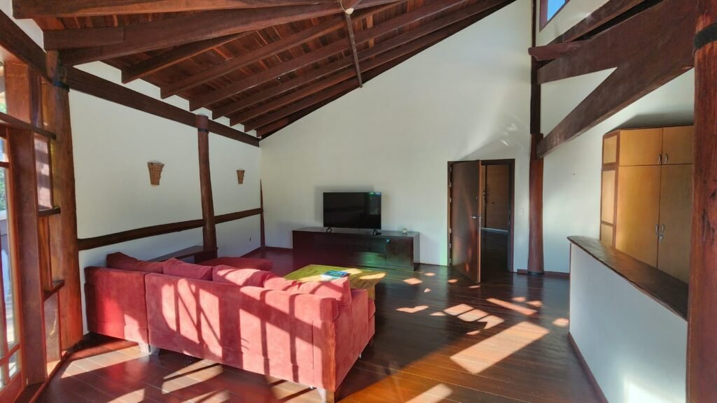 🌿 Propriedade Exclusiva de 4 Hectares no Morrão com 3 Casas, Mirante e Natureza Preservada – R$ 4 Milhões