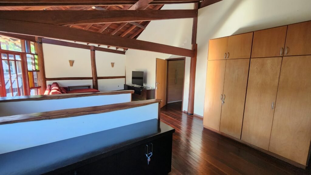 🌿 Propriedade Exclusiva de 4 Hectares no Morrão com 3 Casas, Mirante e Natureza Preservada – R$ 4 Milhões