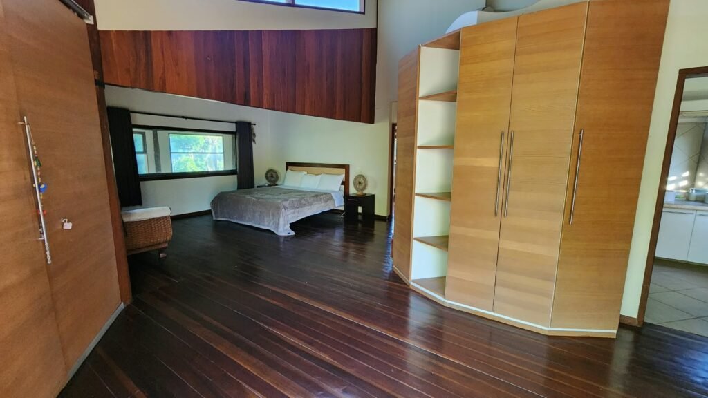 🌿 Propriedade Exclusiva de 4 Hectares no Morrão com 3 Casas, Mirante e Natureza Preservada – R$ 4 Milhões