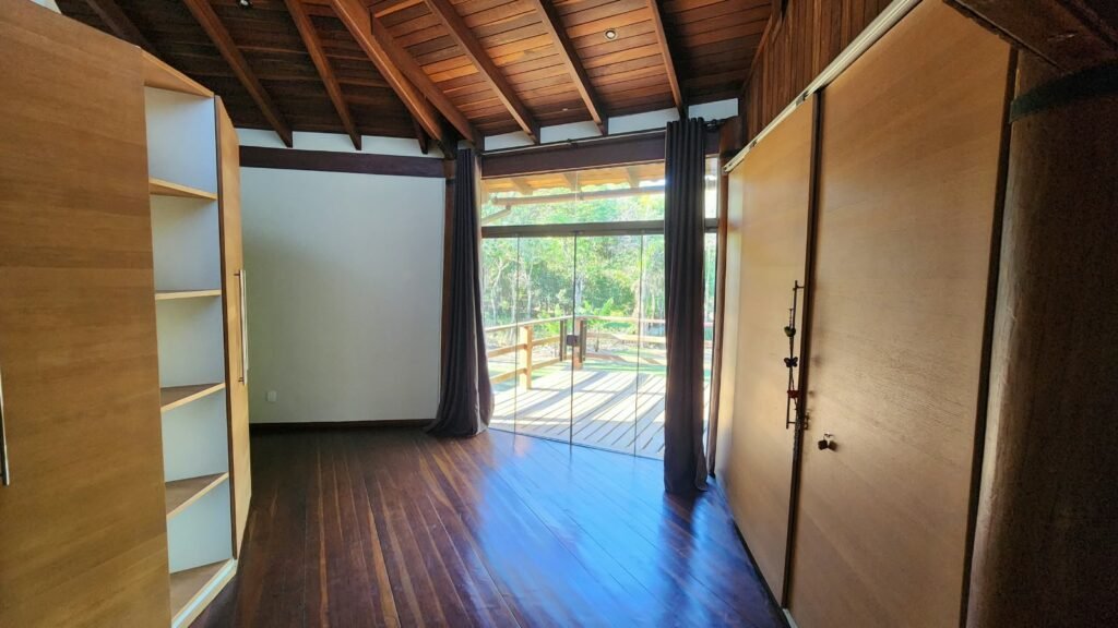 🌿 Propriedade Exclusiva de 4 Hectares no Morrão com 3 Casas, Mirante e Natureza Preservada – R$ 4 Milhões