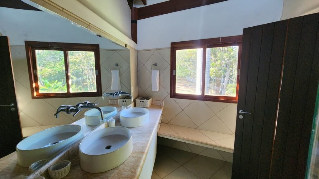 🌿 Propriedade Exclusiva de 4 Hectares no Morrão com 3 Casas, Mirante e Natureza Preservada – R$ 4 Milhões