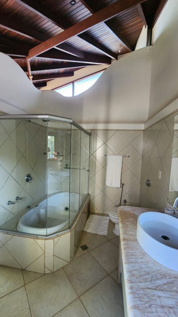 🌿 Propriedade Exclusiva de 4 Hectares no Morrão com 3 Casas, Mirante e Natureza Preservada – R$ 4 Milhões