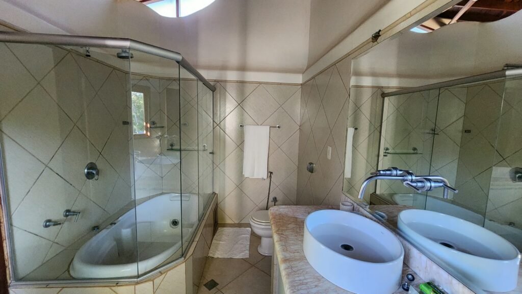 🌿 Propriedade Exclusiva de 4 Hectares no Morrão com 3 Casas, Mirante e Natureza Preservada – R$ 4 Milhões