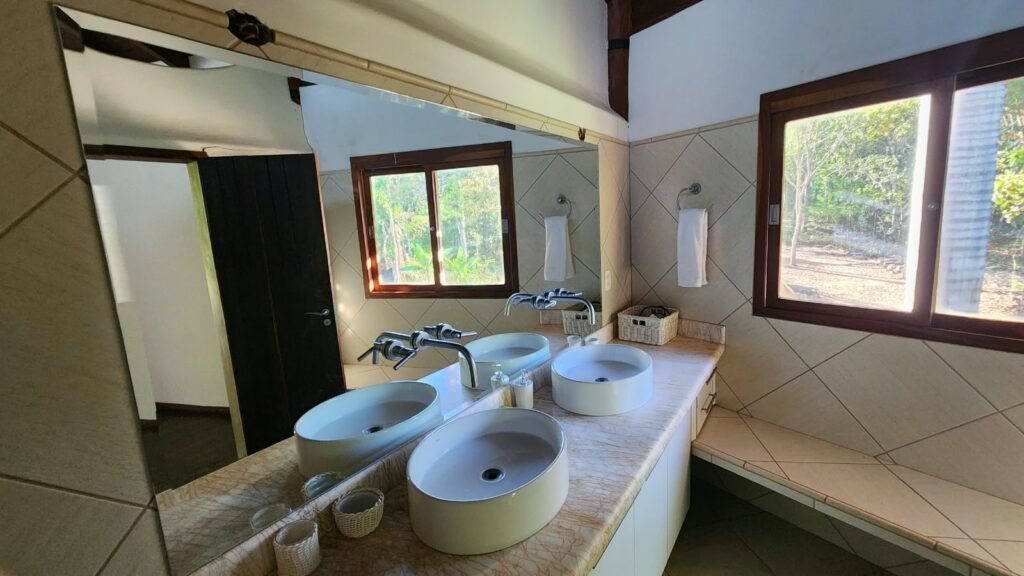 🌿 Propriedade Exclusiva de 4 Hectares no Morrão com 3 Casas, Mirante e Natureza Preservada – R$ 4 Milhões