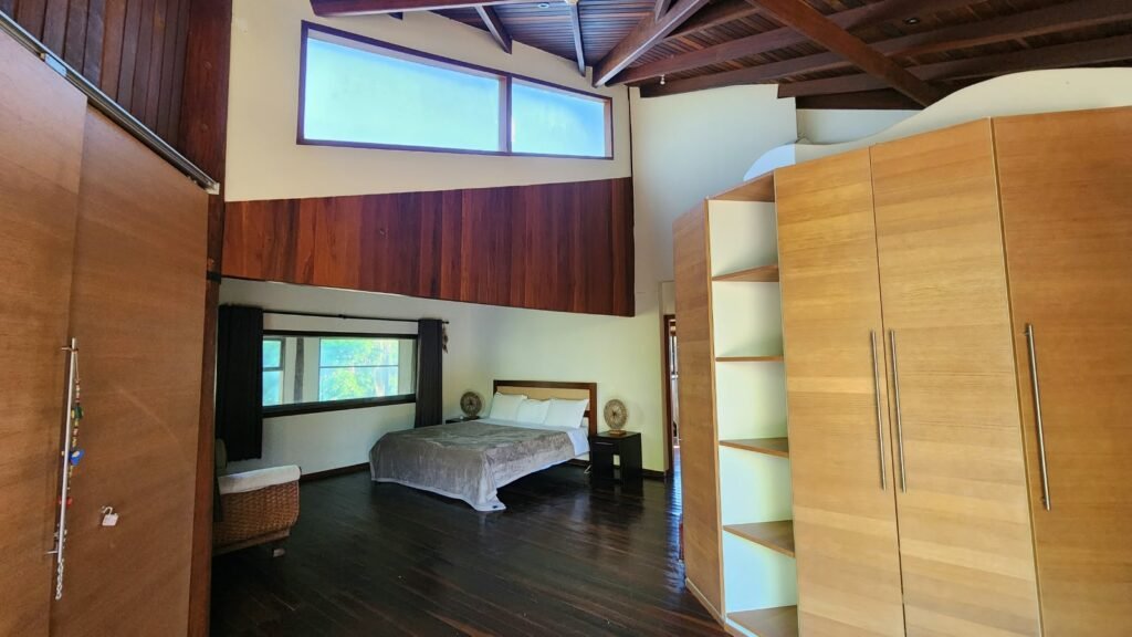 🌿 Propriedade Exclusiva de 4 Hectares no Morrão com 3 Casas, Mirante e Natureza Preservada – R$ 4 Milhões