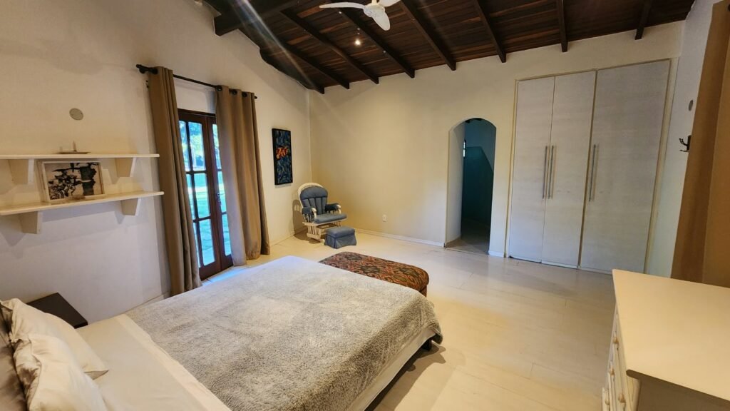 🌿 Propriedade Exclusiva de 4 Hectares no Morrão com 3 Casas, Mirante e Natureza Preservada – R$ 4 Milhões