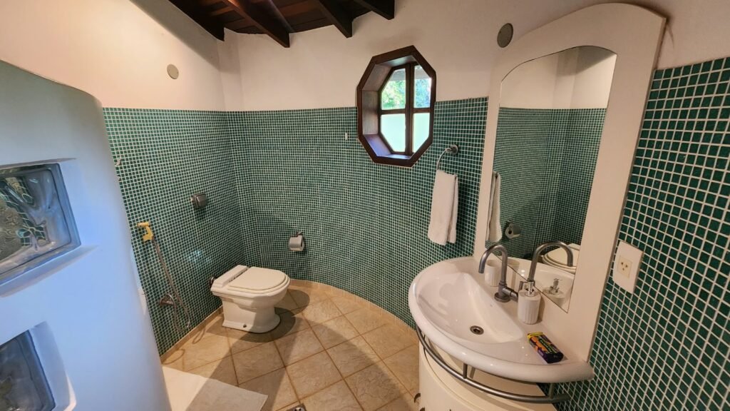 🌿 Propriedade Exclusiva de 4 Hectares no Morrão com 3 Casas, Mirante e Natureza Preservada – R$ 4 Milhões