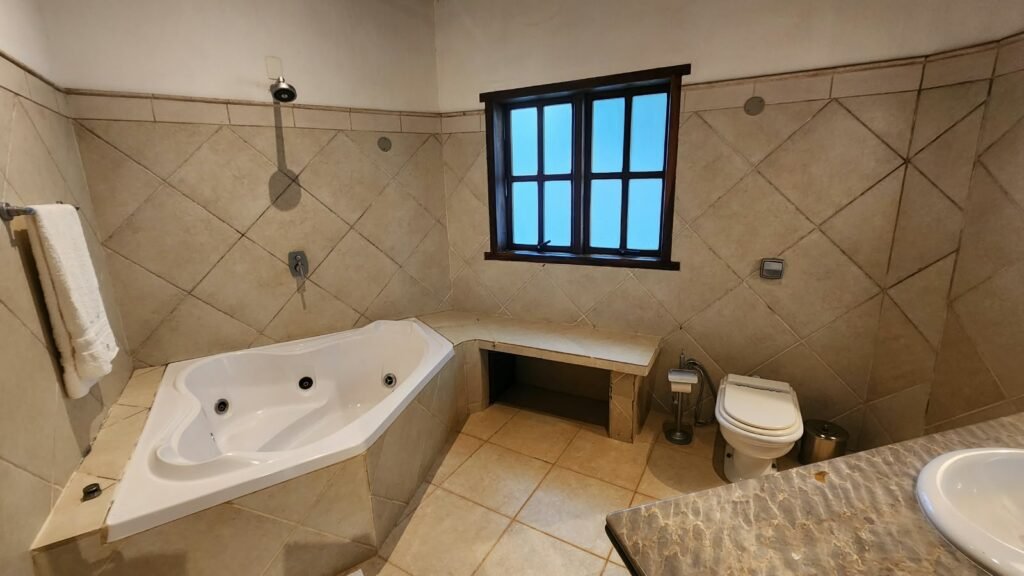 🌿 Propriedade Exclusiva de 4 Hectares no Morrão com 3 Casas, Mirante e Natureza Preservada – R$ 4 Milhões
