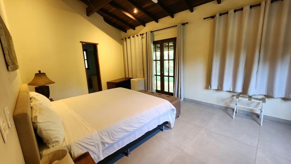 🌿 Propriedade Exclusiva de 4 Hectares no Morrão com 3 Casas, Mirante e Natureza Preservada – R$ 4 Milhões
