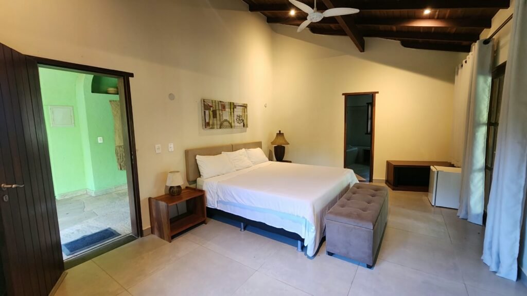 🌿 Propriedade Exclusiva de 4 Hectares no Morrão com 3 Casas, Mirante e Natureza Preservada – R$ 4 Milhões