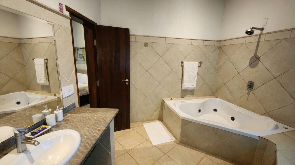 🌿 Propriedade Exclusiva de 4 Hectares no Morrão com 3 Casas, Mirante e Natureza Preservada – R$ 4 Milhões