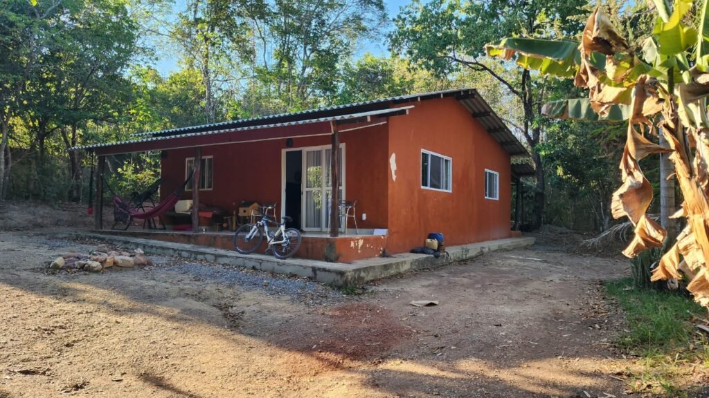 🌿 Propriedade Exclusiva de 4 Hectares no Morrão com 3 Casas, Mirante e Natureza Preservada – R$ 4 Milhões