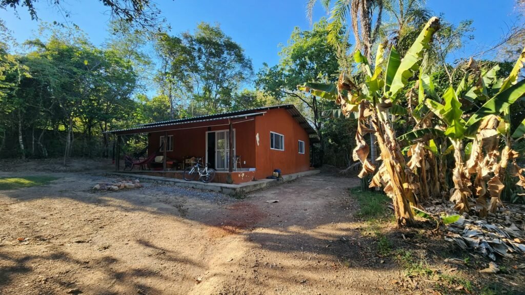 🌿 Propriedade Exclusiva de 4 Hectares no Morrão com 3 Casas, Mirante e Natureza Preservada – R$ 4 Milhões