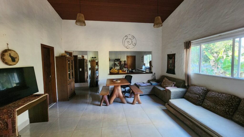 🌿 Propriedade Exclusiva de 4 Hectares no Morrão com 3 Casas, Mirante e Natureza Preservada – R$ 4 Milhões