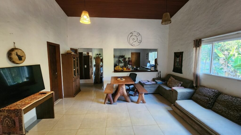 🌿 Propriedade Exclusiva de 4 Hectares no Morrão com 3 Casas, Mirante e Natureza Preservada – R$ 4 Milhões