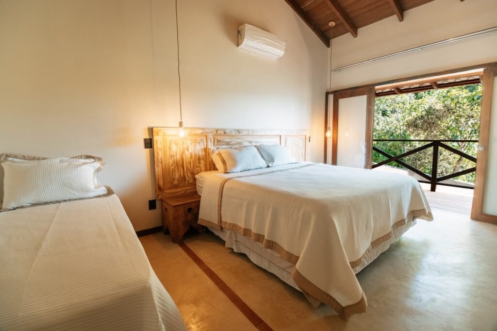 Vende-se Casa Duplex com 3 Suítes, Ofurô e Vista para a Natureza – Alto Paraíso