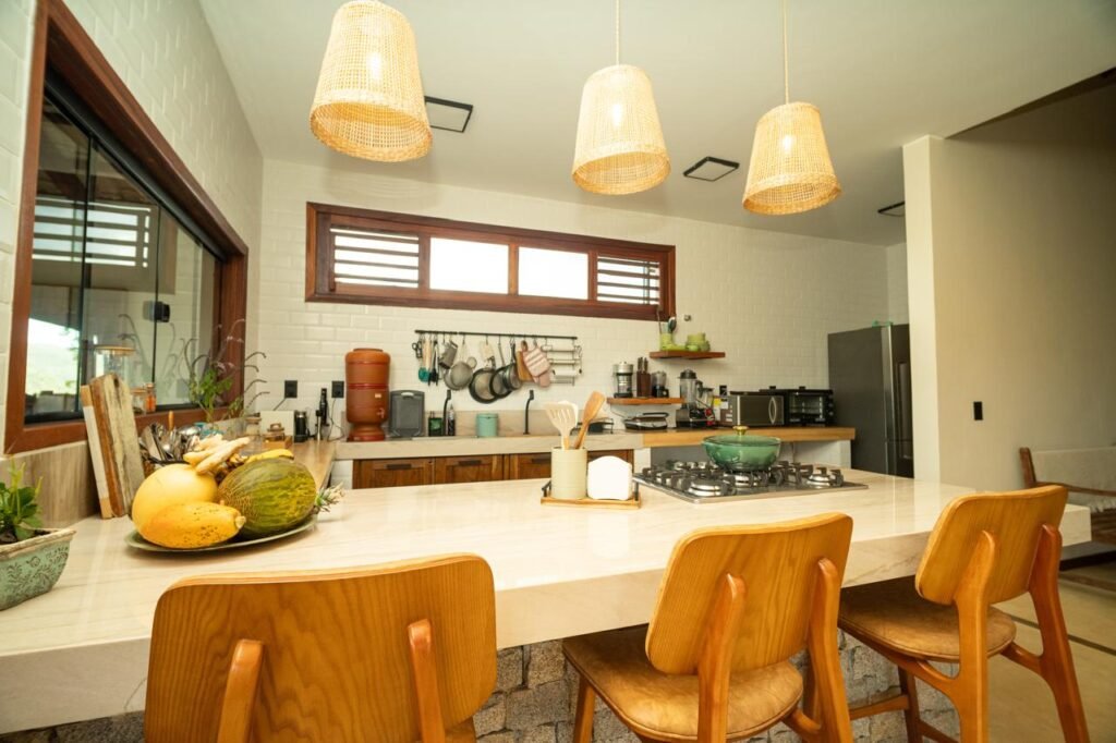Vende-se Casa Duplex com 3 Suítes, Ofurô e Vista para a Natureza – Alto Paraíso