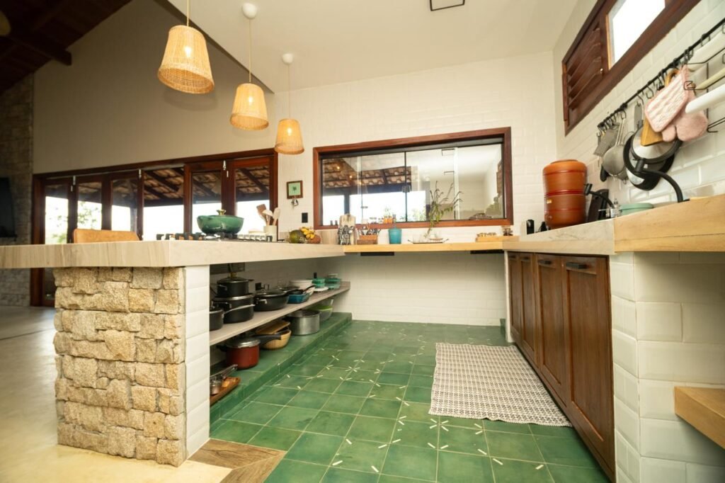 Vende-se Casa Duplex com 3 Suítes, Ofurô e Vista para a Natureza – Alto Paraíso