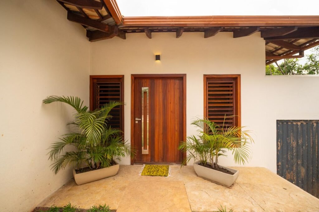 Vende-se Casa Duplex com 3 Suítes, Ofurô e Vista para a Natureza – Alto Paraíso