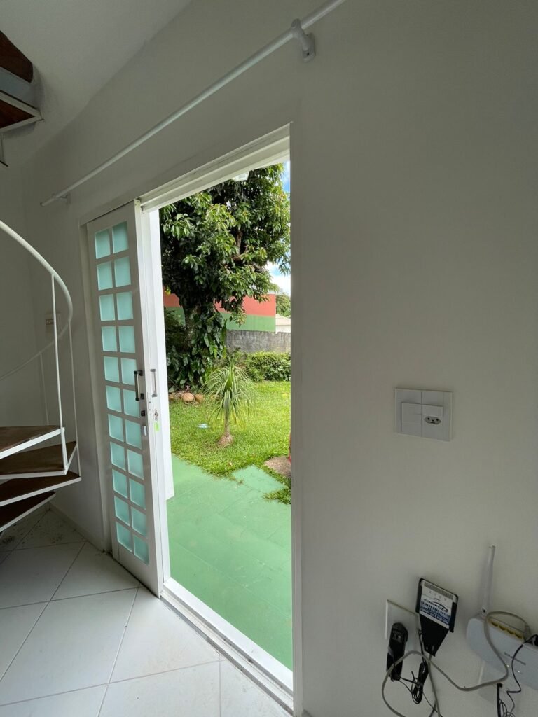 🏡 ALUGA-SE APARTAMENTO SEMI MOBILIADO – REGIÃO CENTRAL!